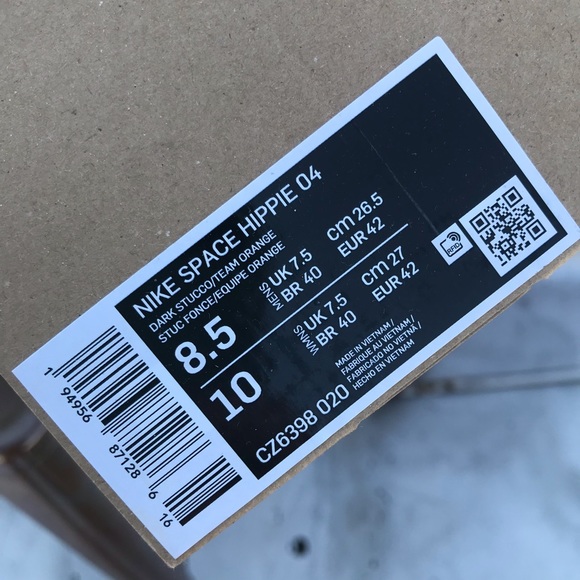 Nike Space Hippie 04 Flyknit Lifestyle Sneakers - Picture 10 of 11